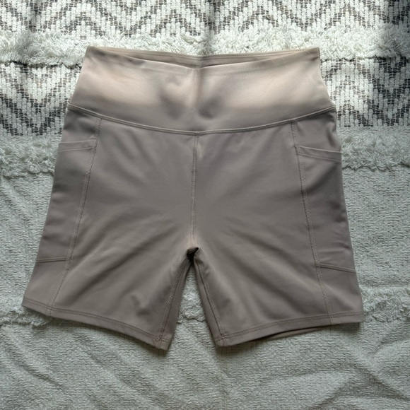 American Eagle Size M 6” Pocket Bike Shorts - Picture 1 of 4
